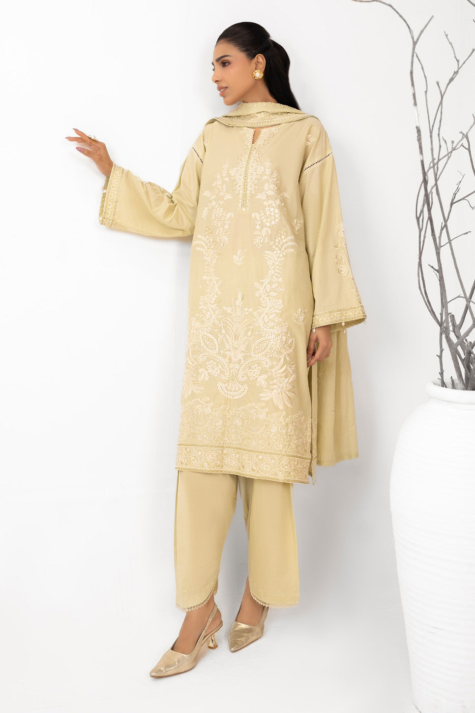 3Pc Lawn Embroidered Suit
