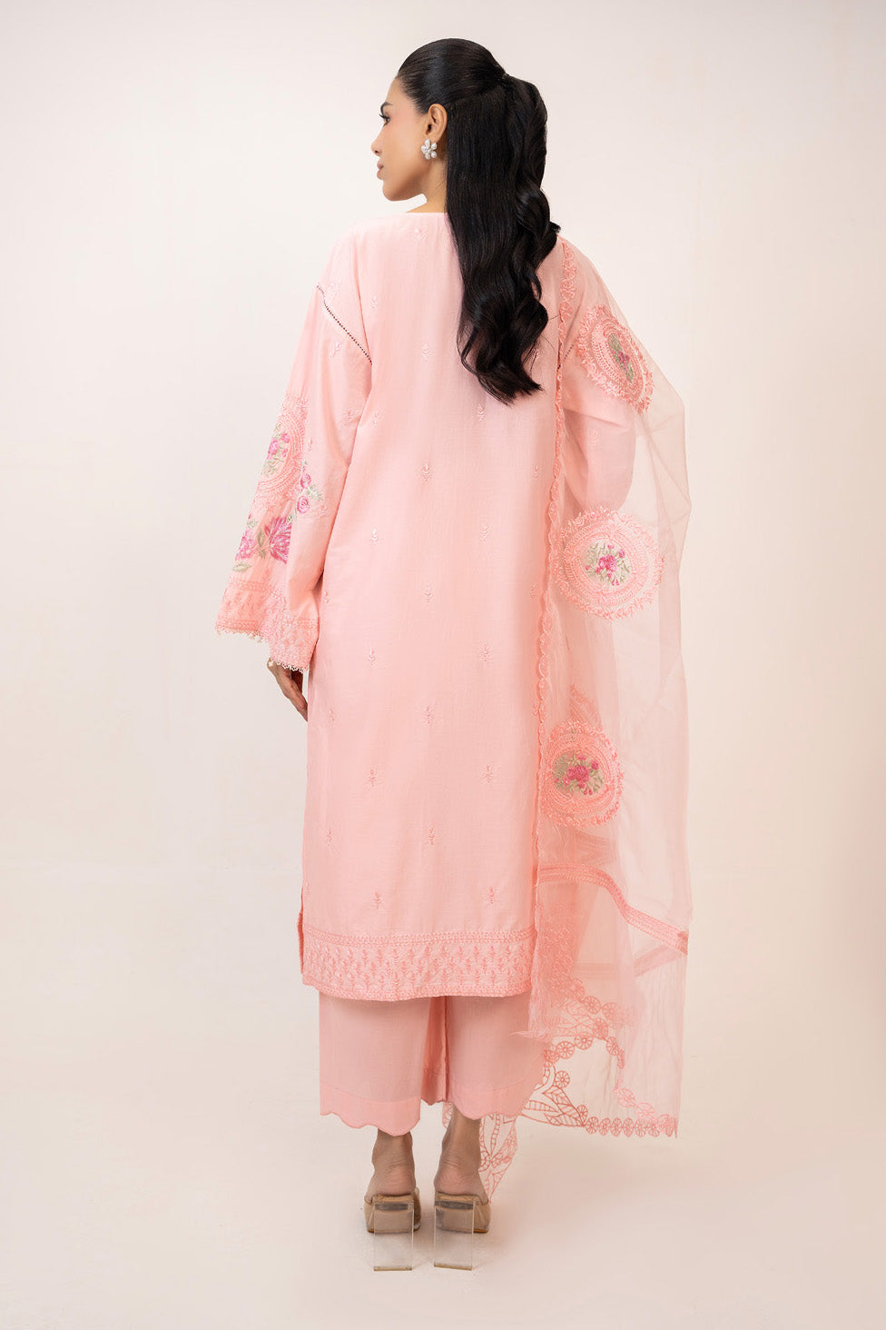 3Pc Lawn Embroidered Suit