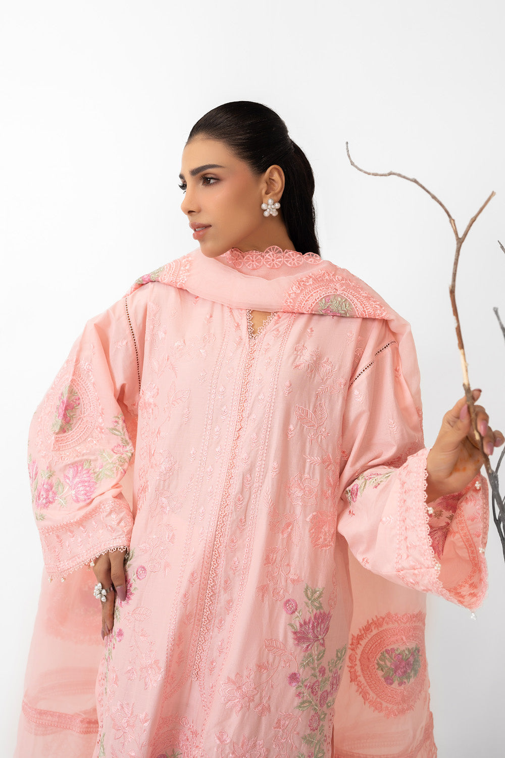 3Pc Lawn Embroidered Suit