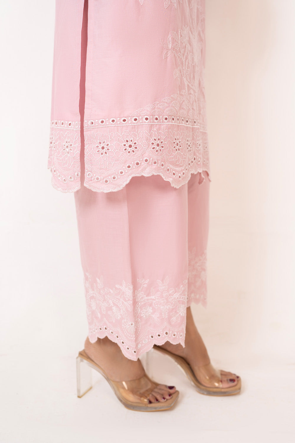 3Pc Lawn Embroidered Suit