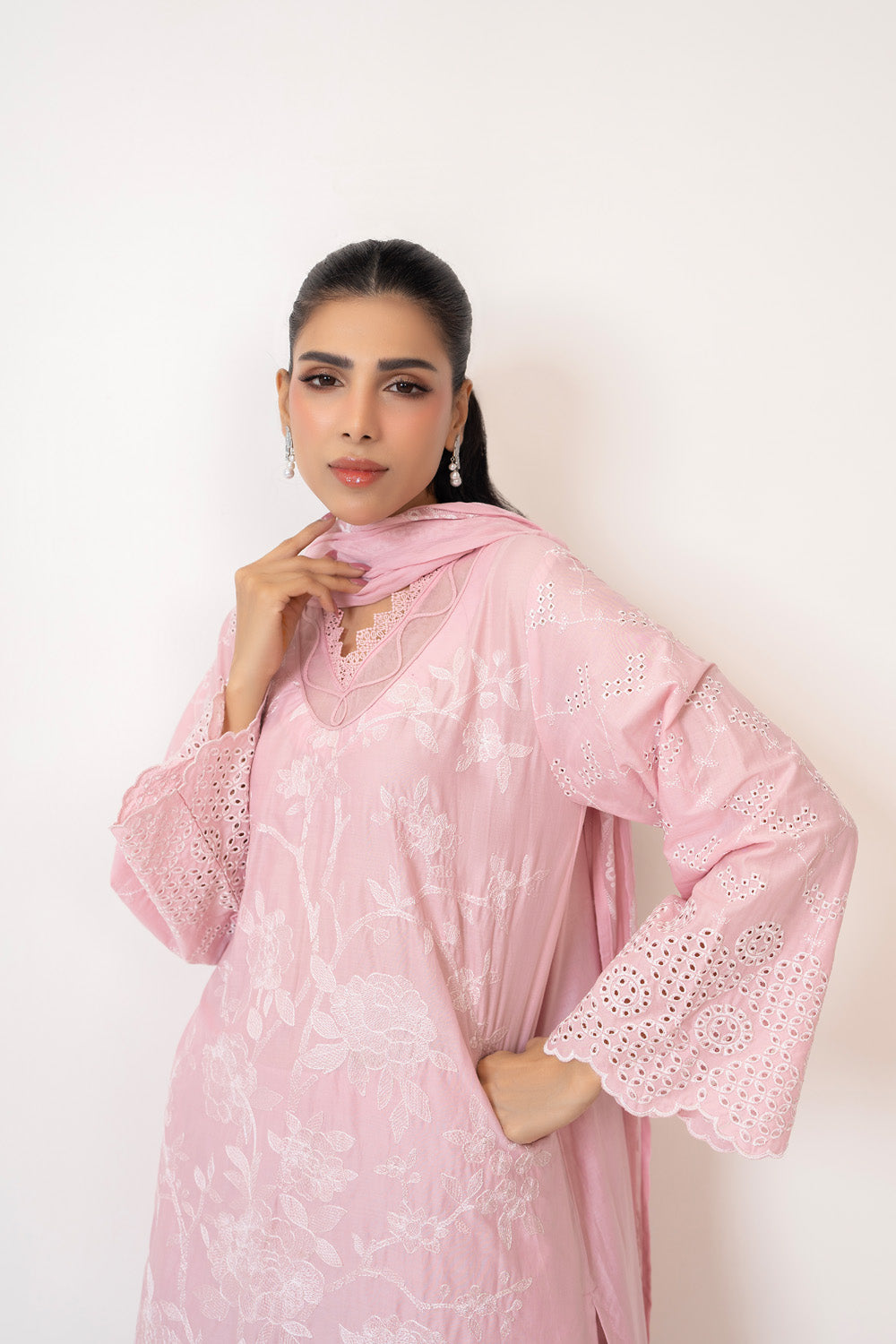 3Pc Lawn Embroidered Suit