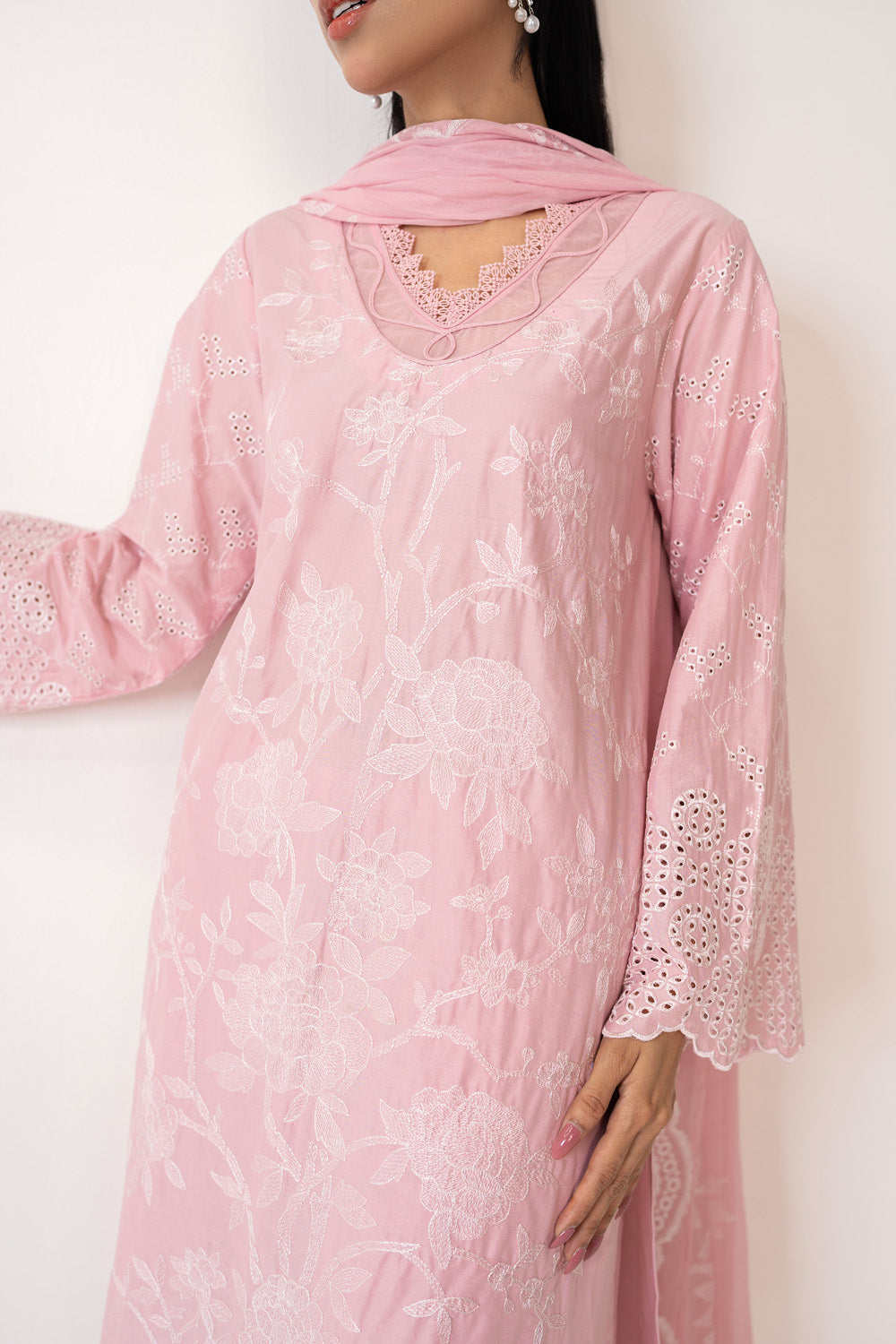 3Pc Lawn Embroidered Suit
