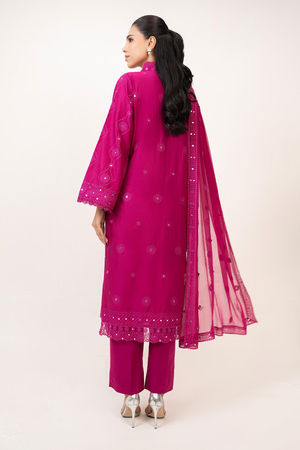 3Pc Lawn Embroidered Suit