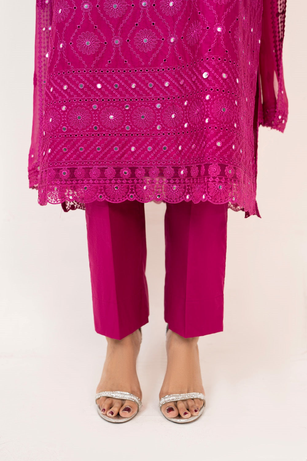 3Pc Lawn Embroidered Suit