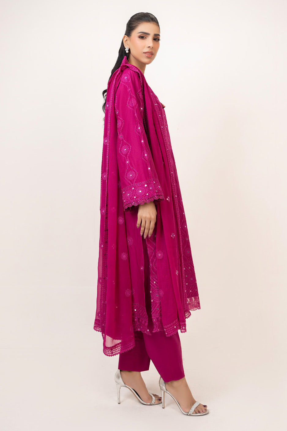 3Pc Lawn Embroidered Suit