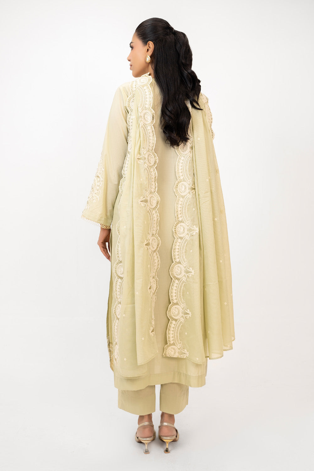 3Pc Lawn Embroidered Suit