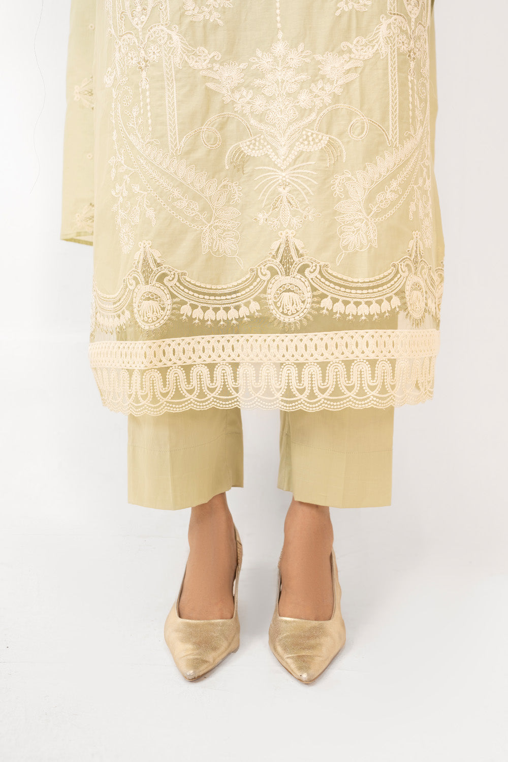 3Pc Lawn Embroidered Suit