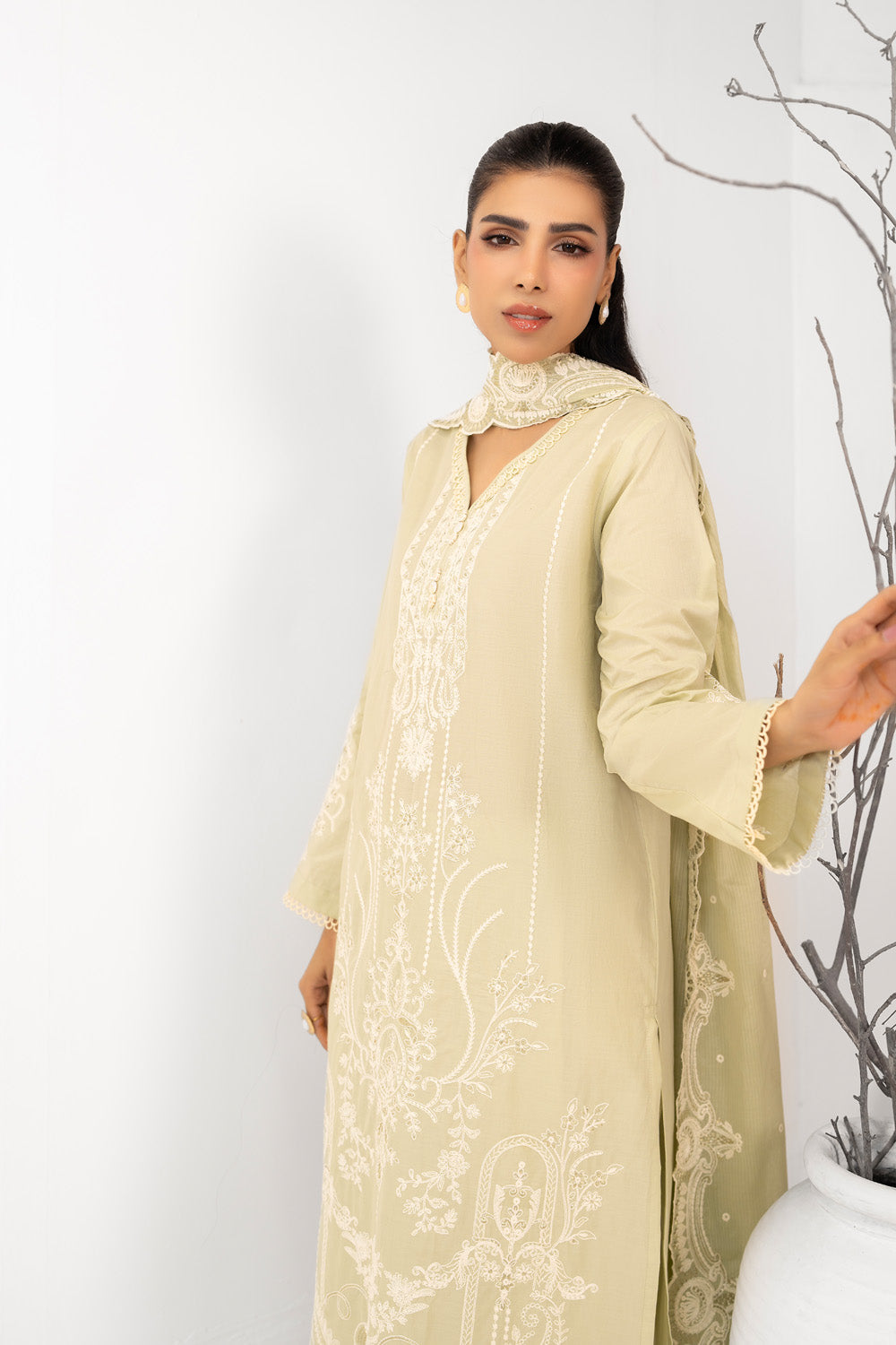 3Pc Lawn Embroidered Suit