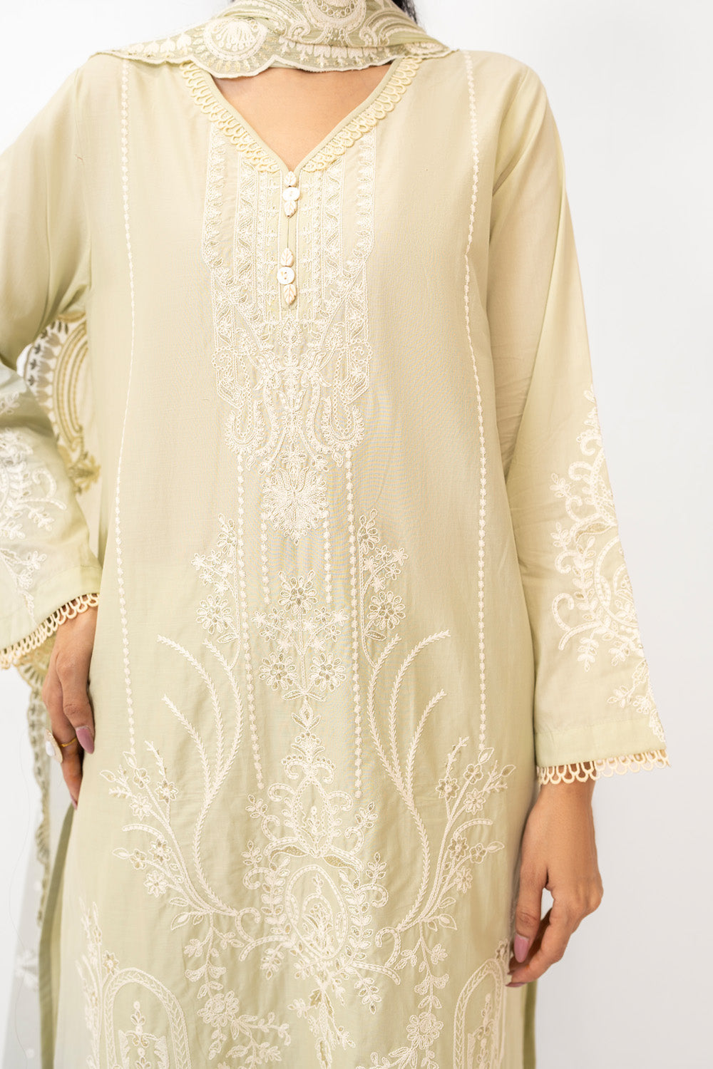 3Pc Lawn Embroidered Suit