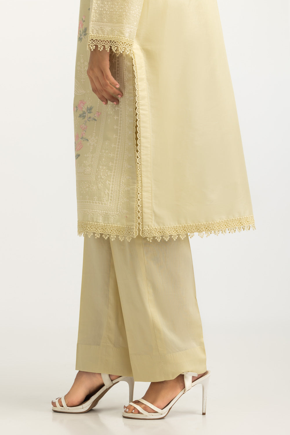 3Pc Lawn Embroidered Suit