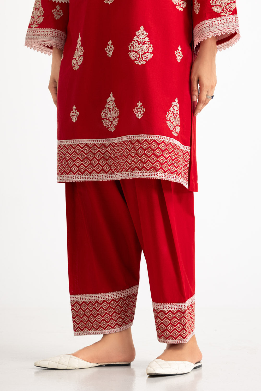 3Pc Lawn Embroidered Suit