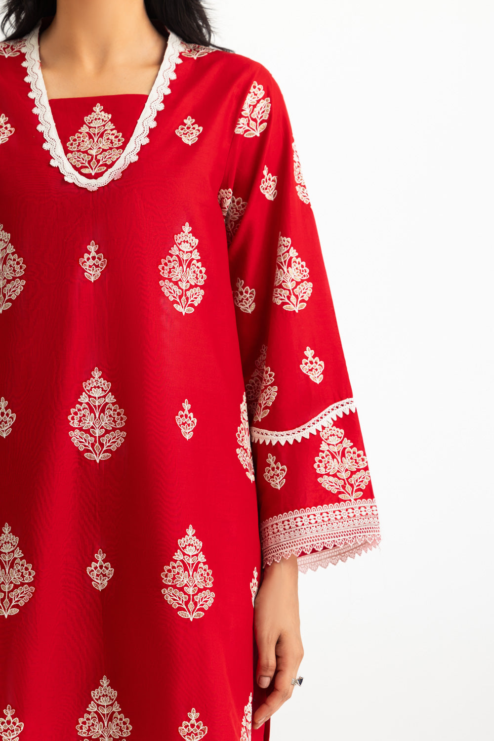 3Pc Lawn Embroidered Suit