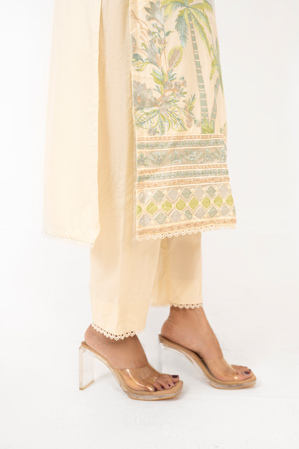 3Pc Lawn Embroidered Suit