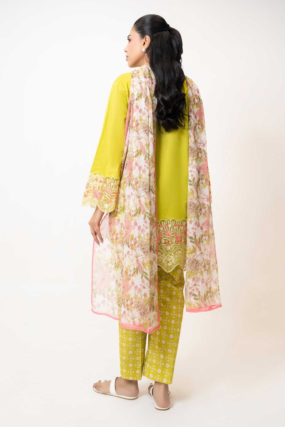 3Pc Lawn Embroidered Suit
