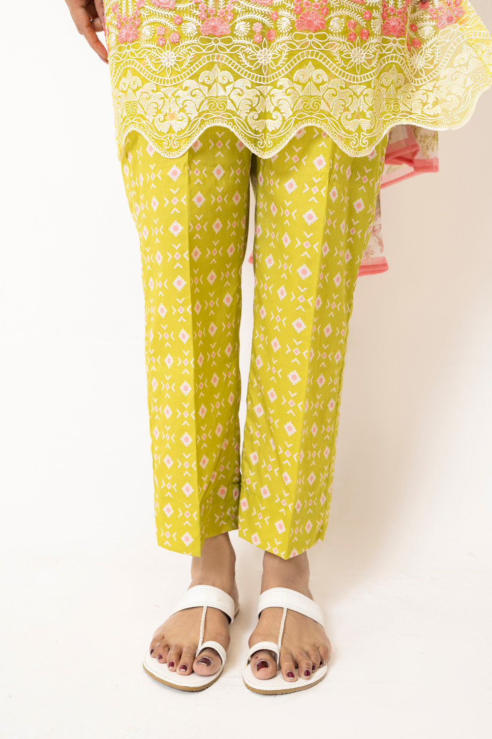 3Pc Lawn Embroidered Suit