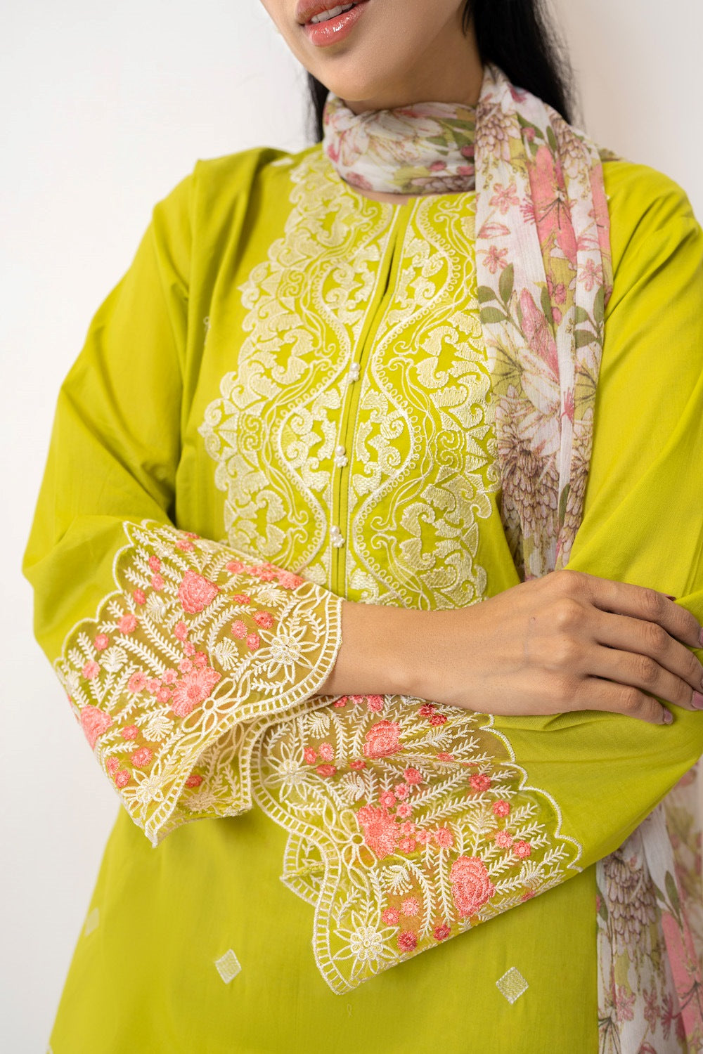 3Pc Lawn Embroidered Suit