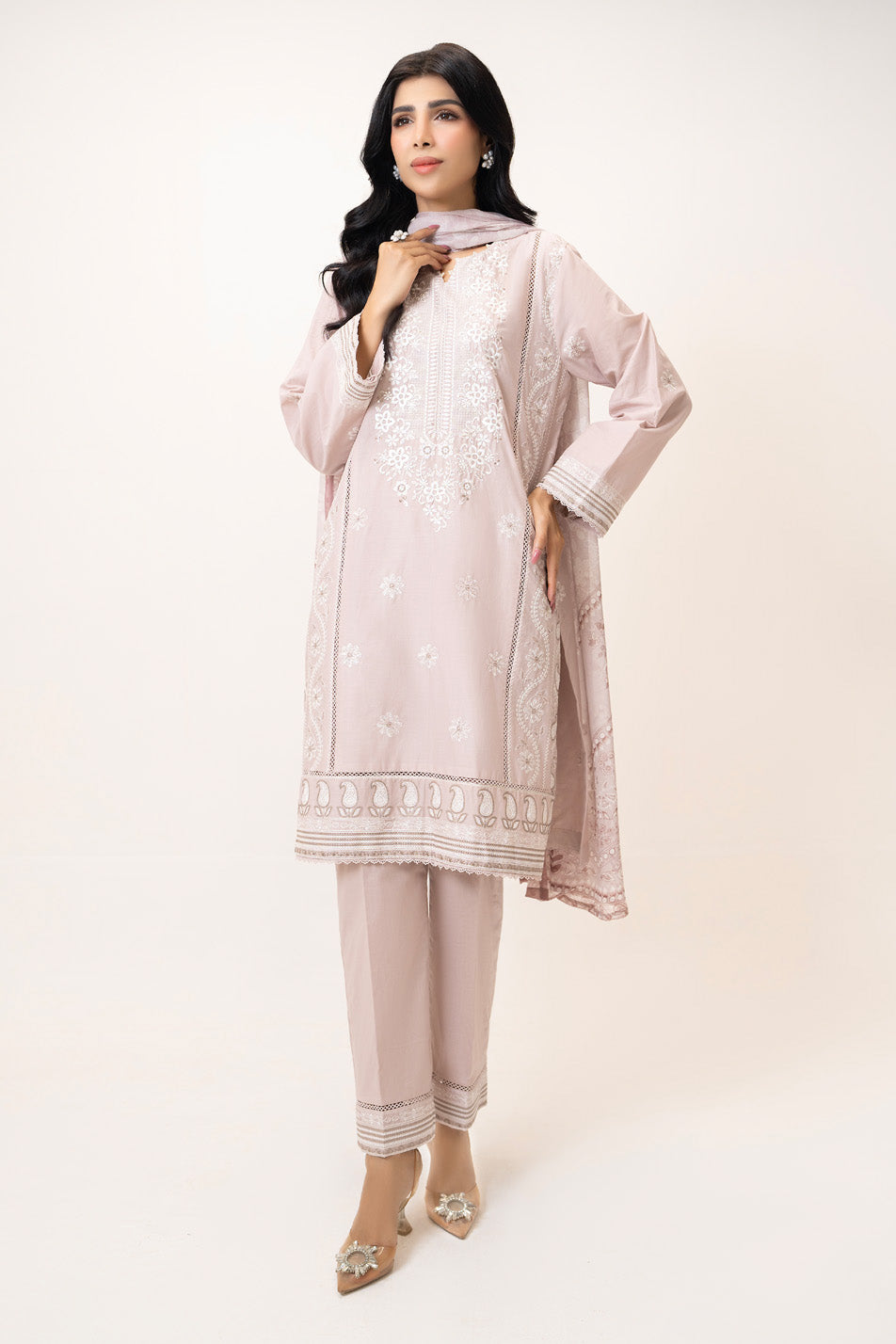 3Pc Lawn Embroidered Suit