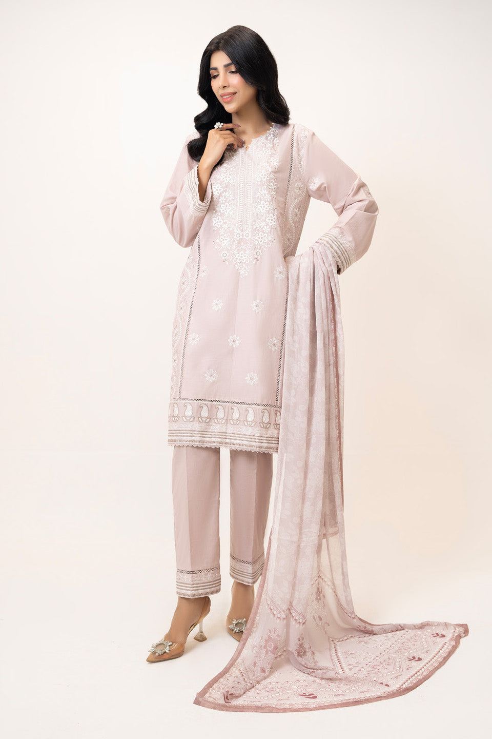 3Pc Lawn Embroidered Suit