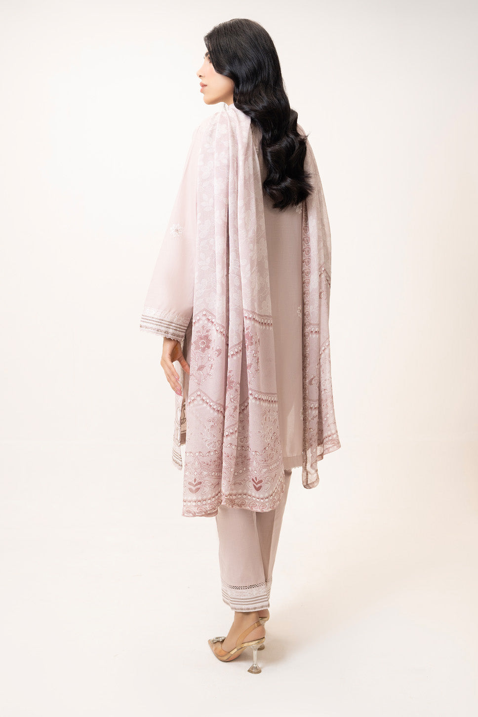 3Pc Lawn Embroidered Suit