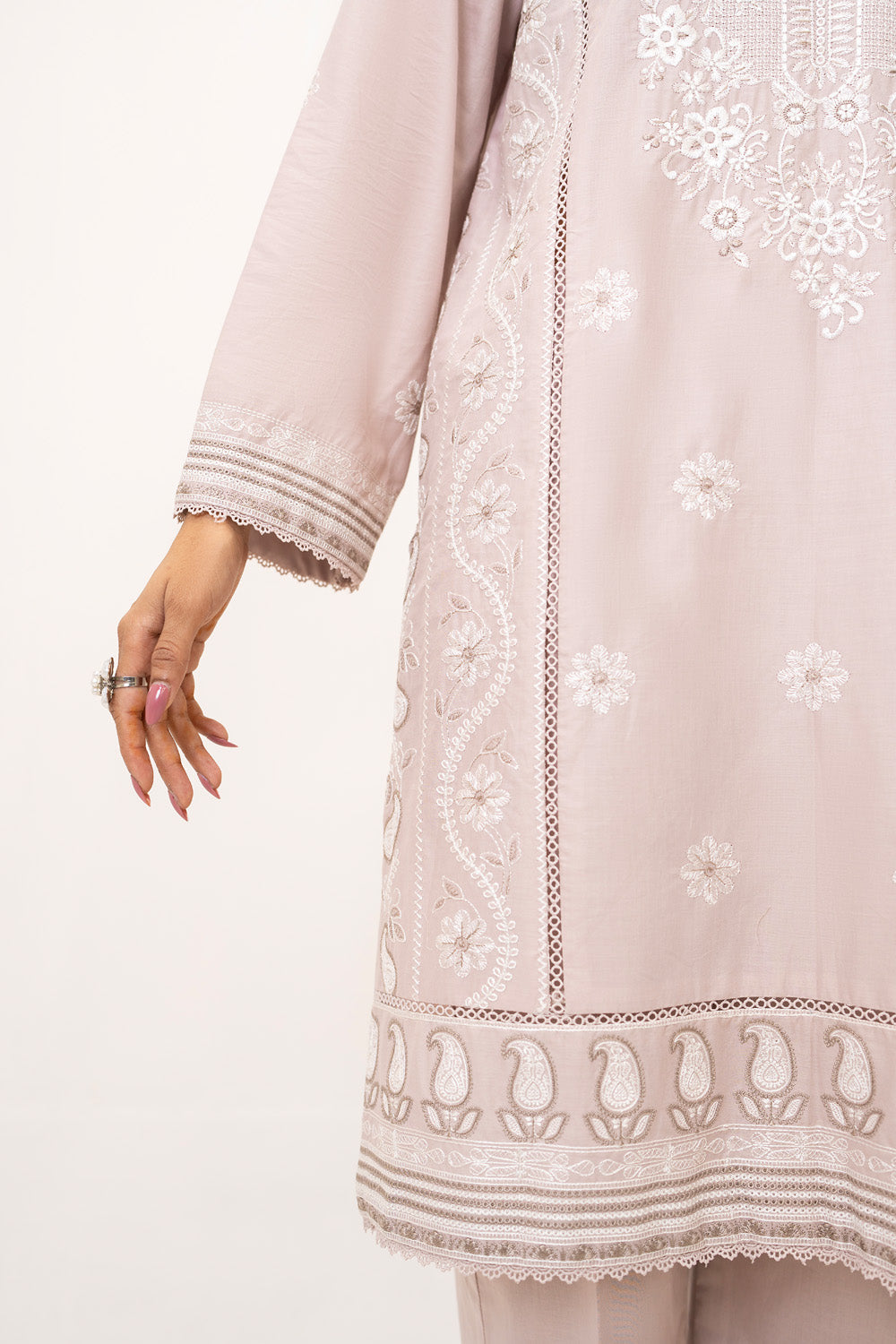 3Pc Lawn Embroidered Suit