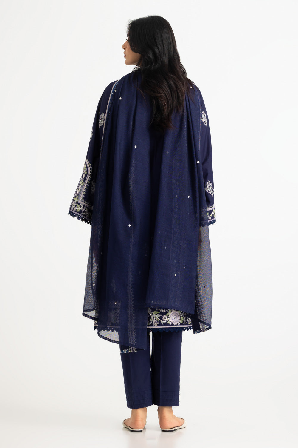 3Pc Lawn Embroidered Suit