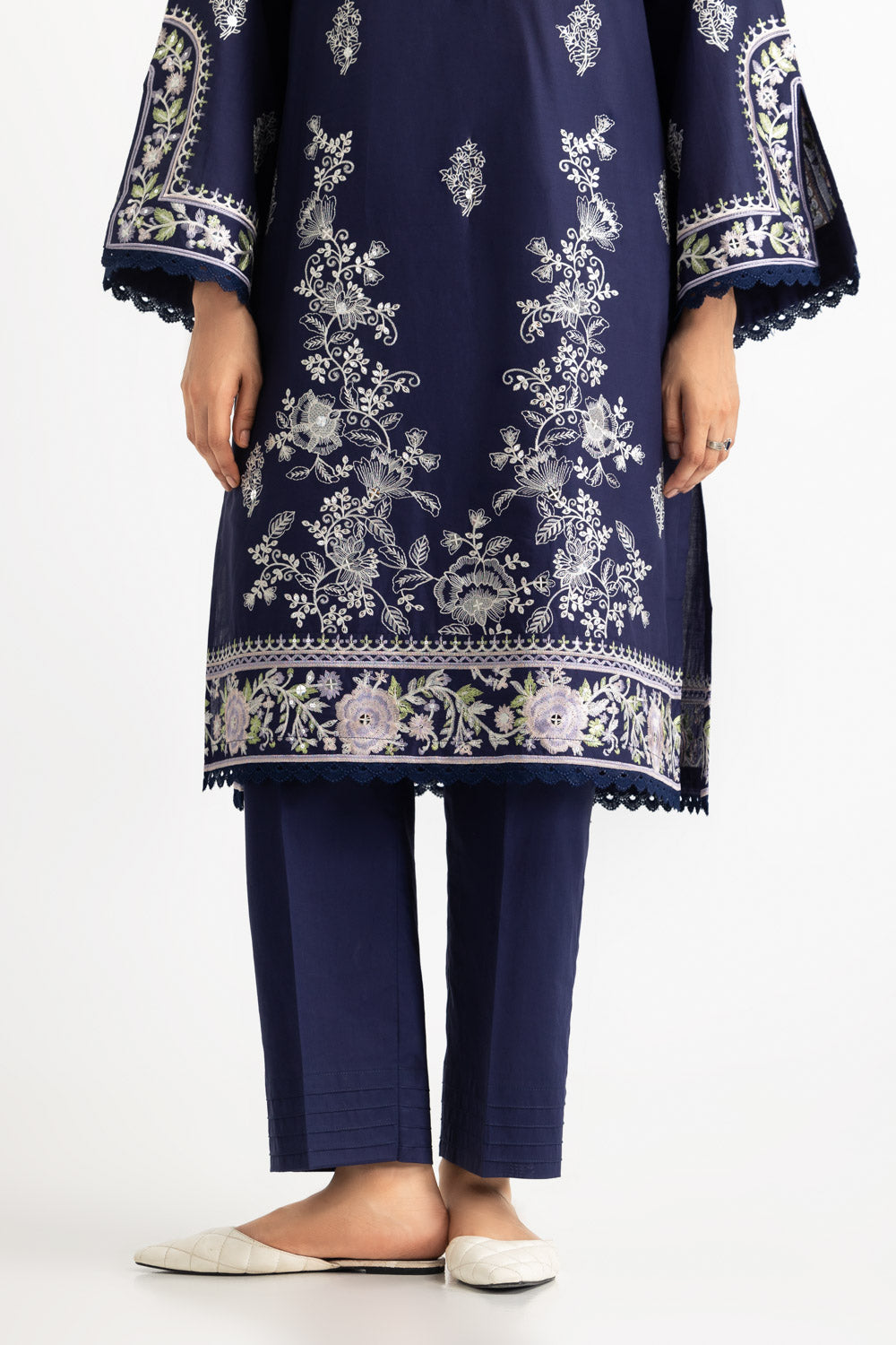 3Pc Lawn Embroidered Suit