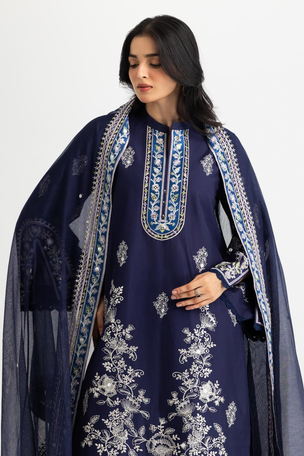 3Pc Lawn Embroidered Suit