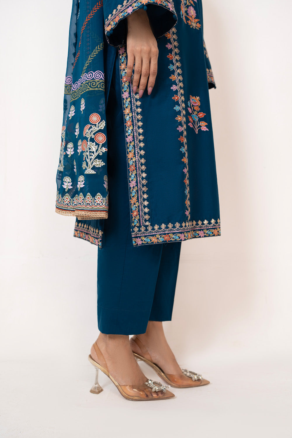 3Pc Lawn Embroidered Suit