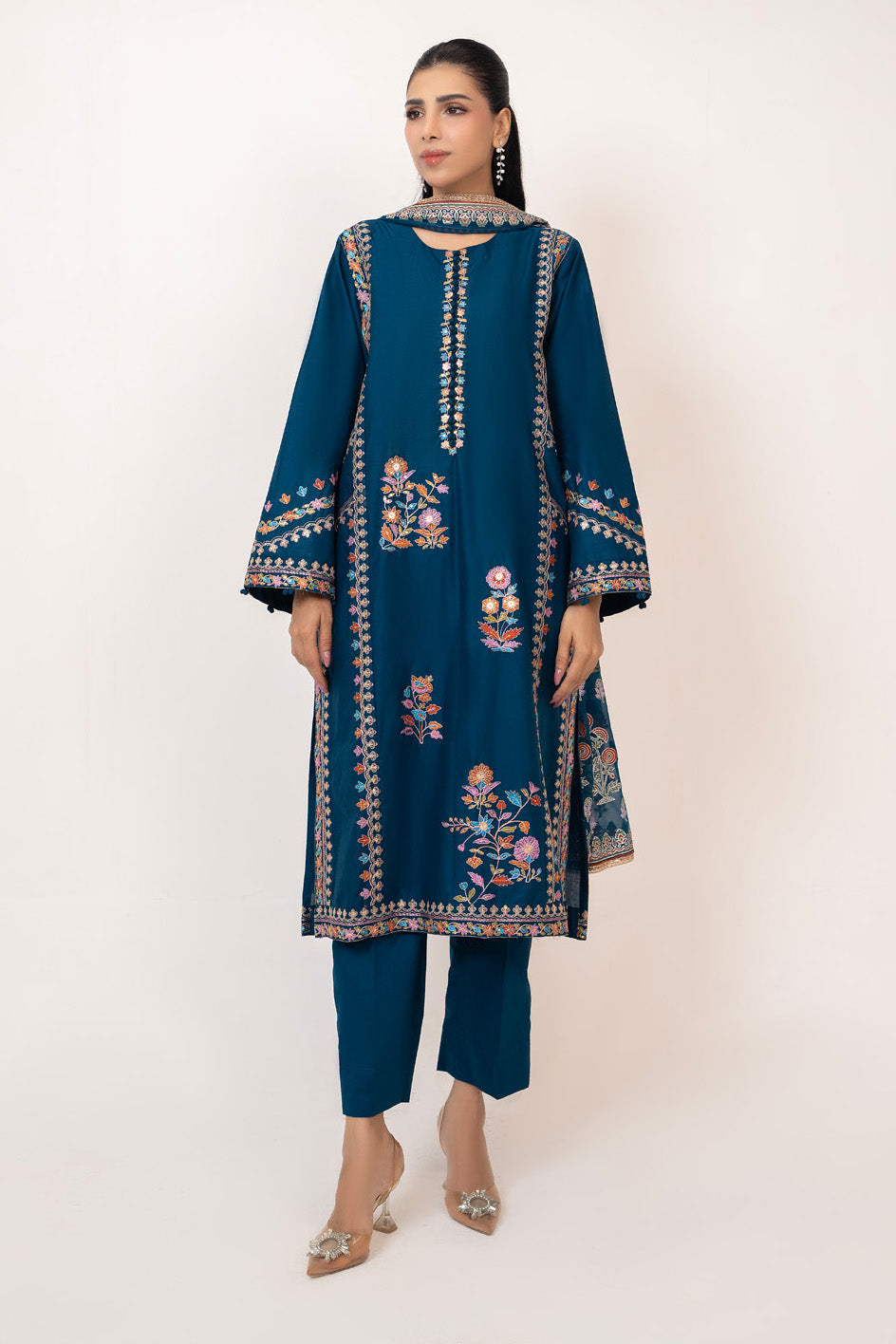 3Pc Lawn Embroidered Suit