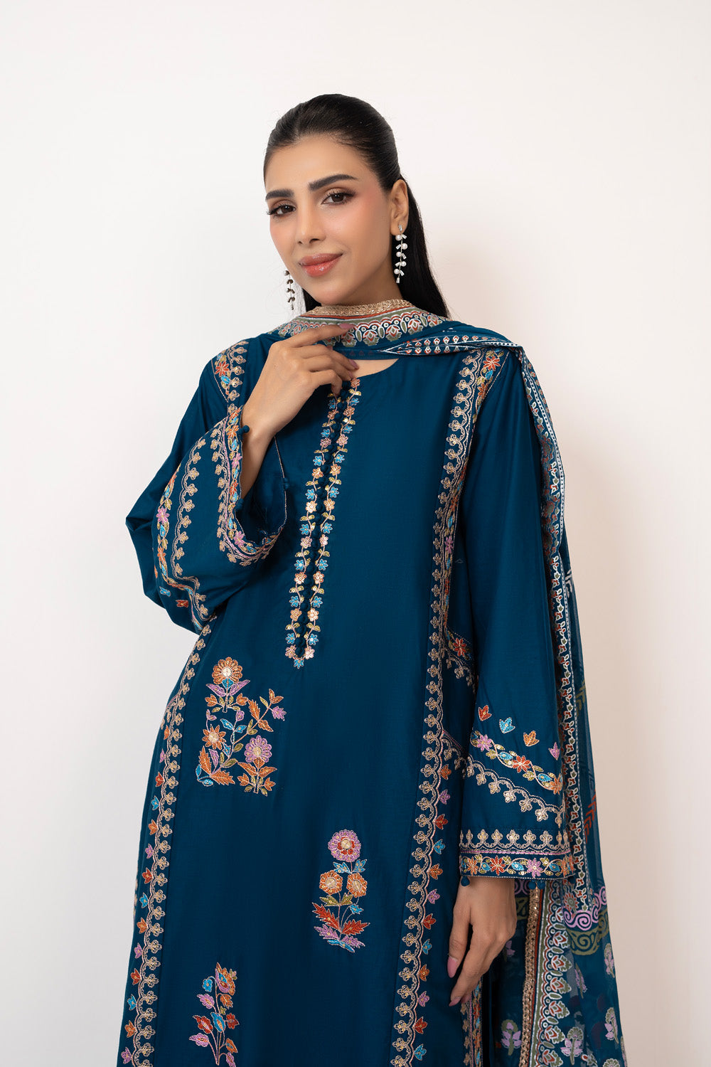 3Pc Lawn Embroidered Suit