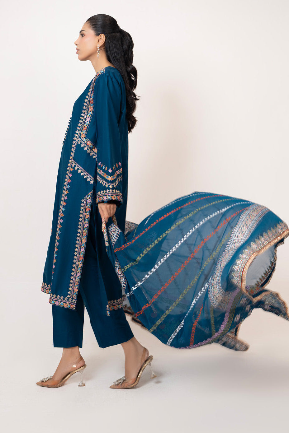3Pc Lawn Embroidered Suit