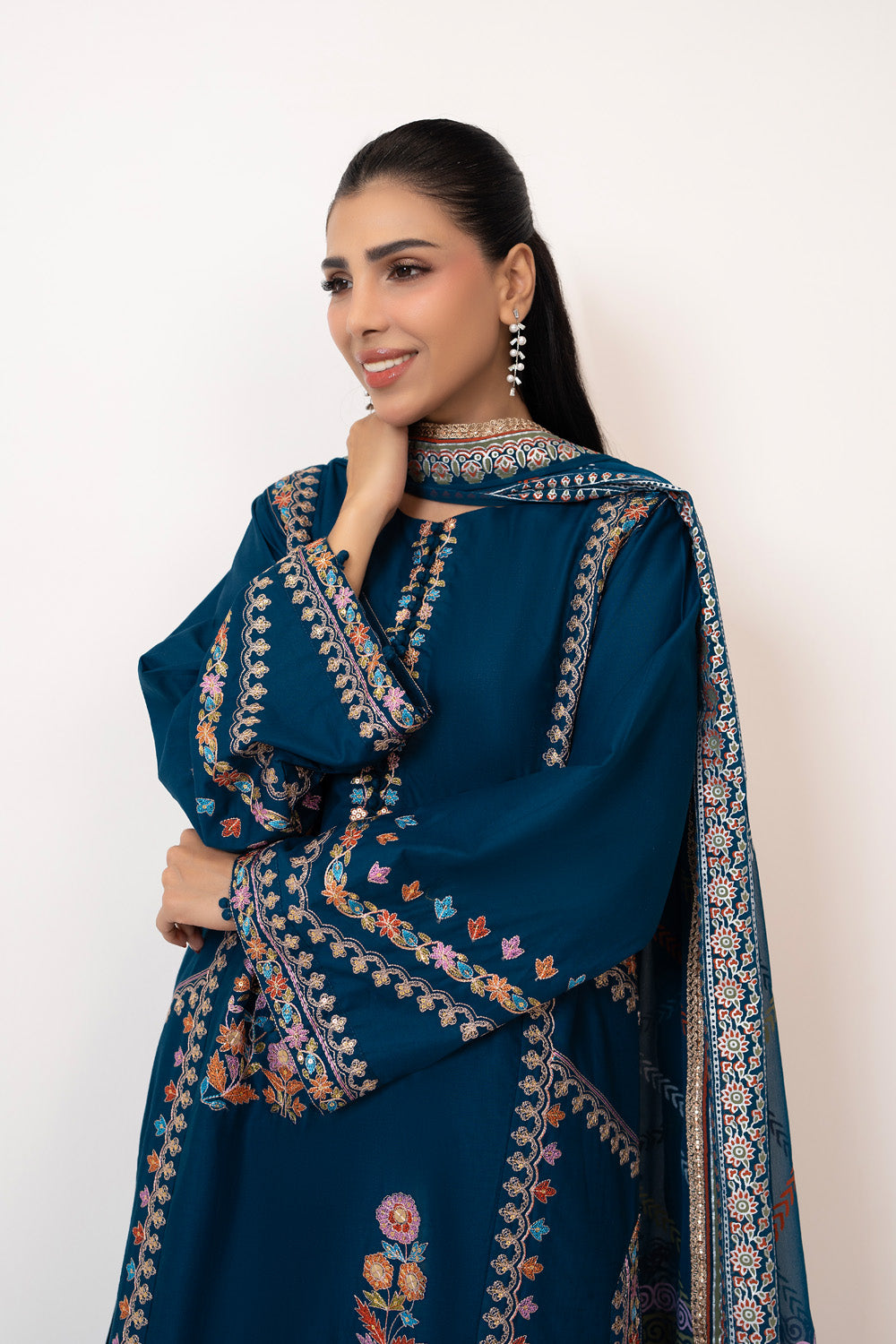 3Pc Lawn Embroidered Suit