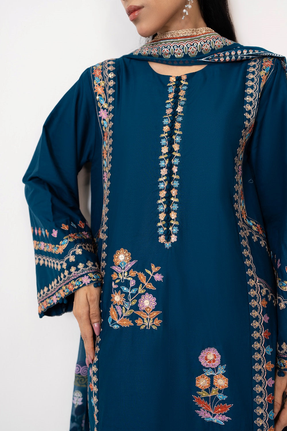 3Pc Lawn Embroidered Suit
