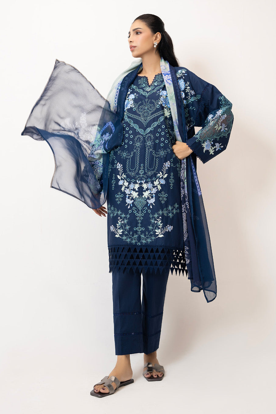 3Pc Lawn Embroidered Suit