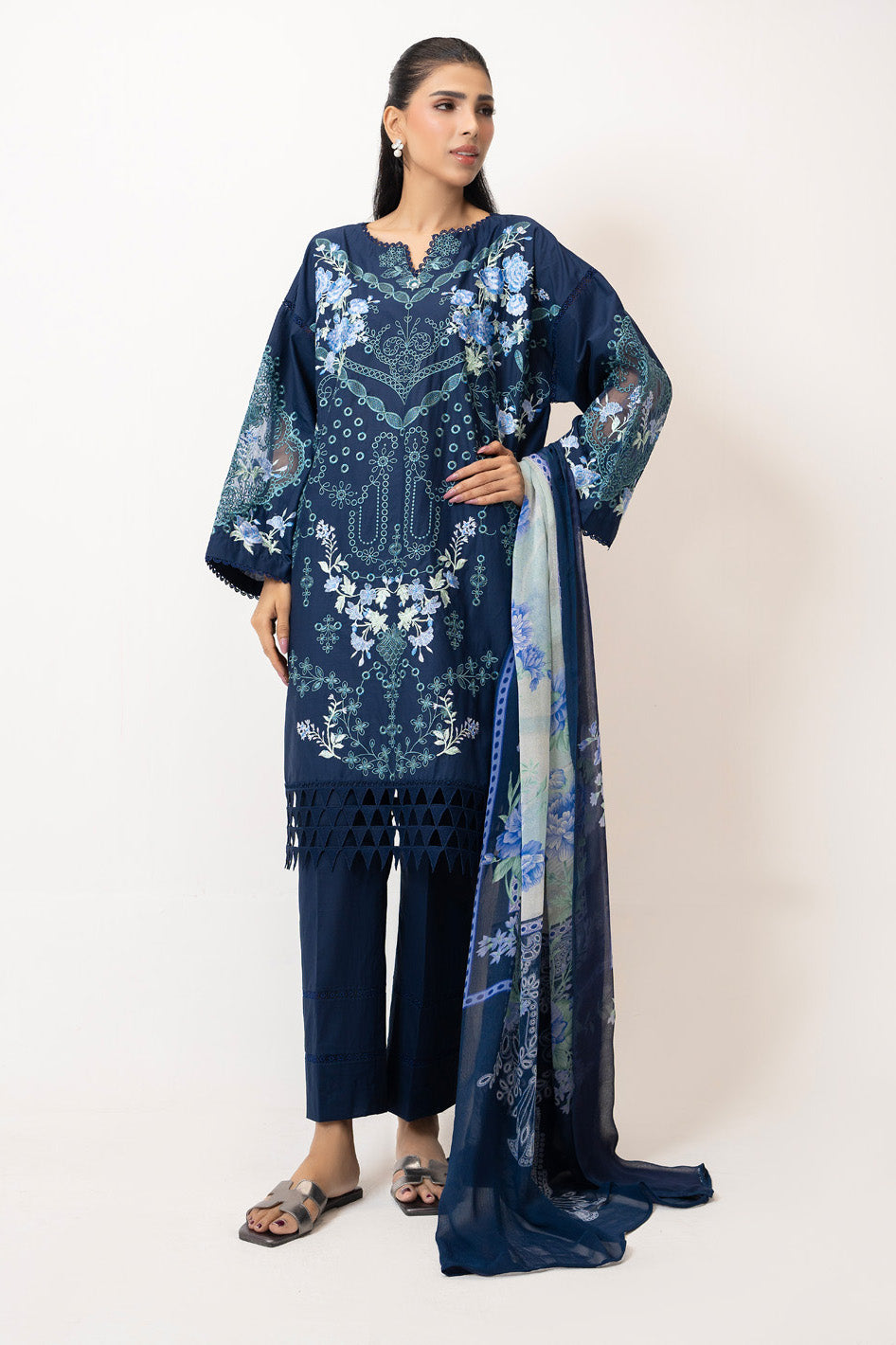 3Pc Lawn Embroidered Suit