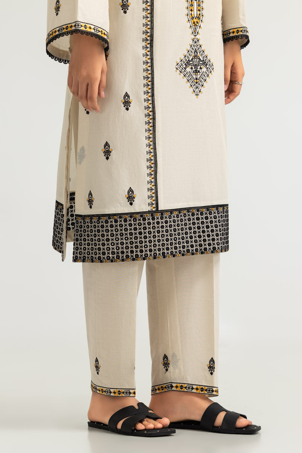 3PC Lawn Embroidered Suit - W-AP-UTS-26-483551