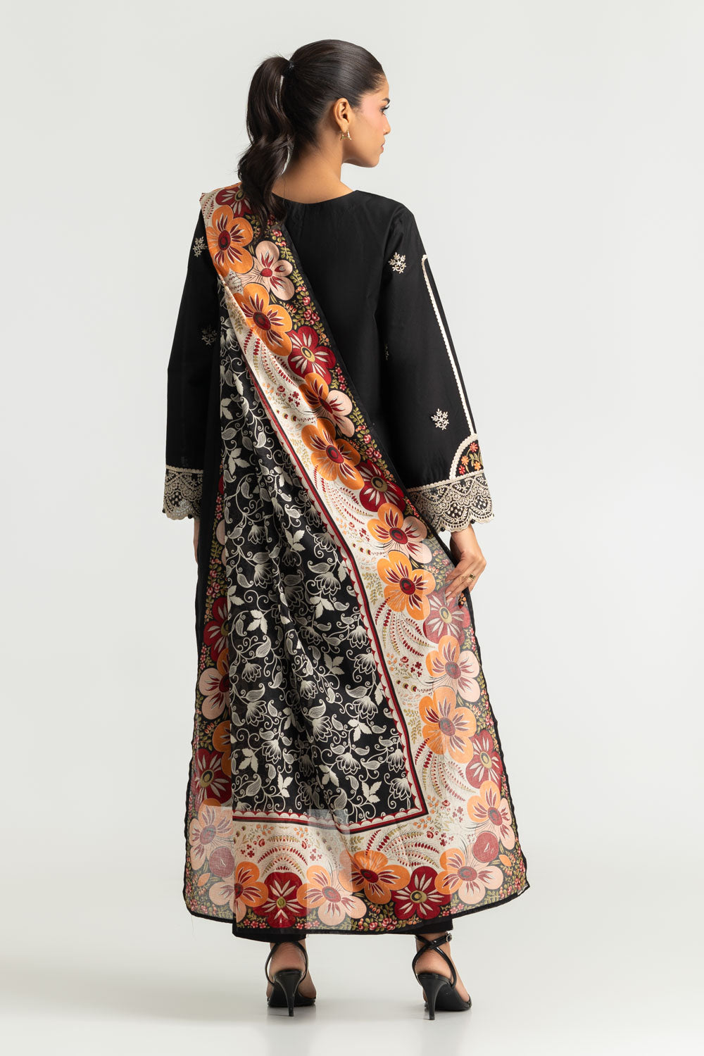 3PC Lawn Embroidered Suit