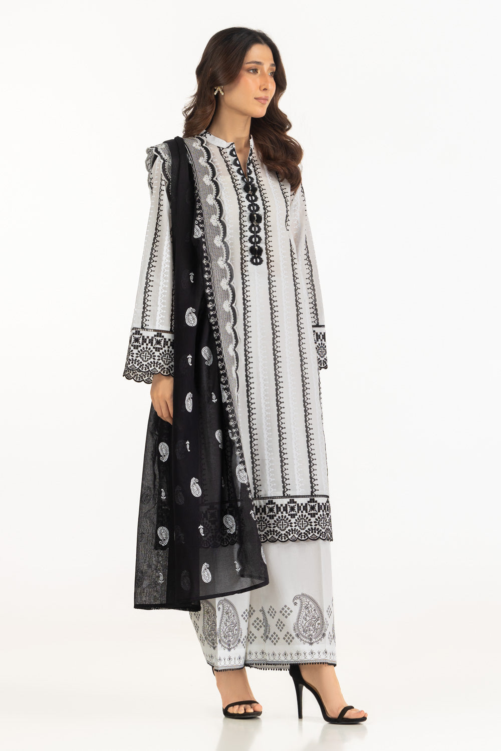 3Pc Lawn Lacquer Printed Suit With Embroidered