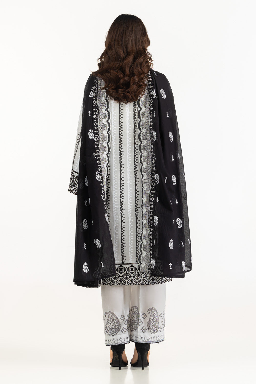 3Pc Lawn Lacquer Printed Suit With Embroidered