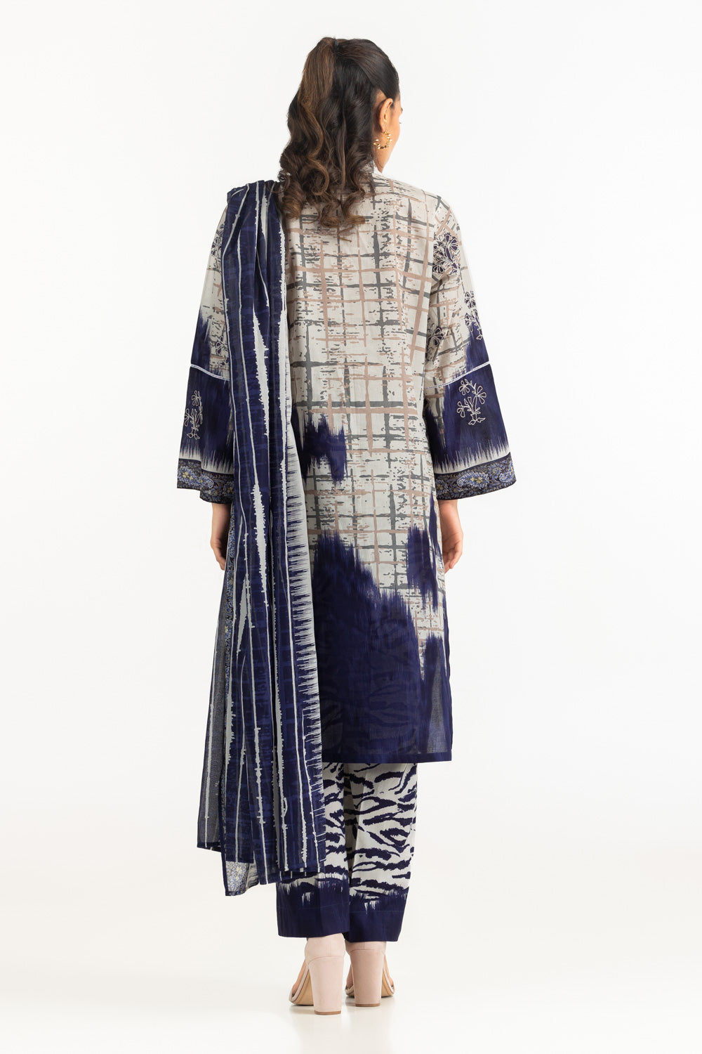 3Pc Lawn Printed Suit With Embroidered