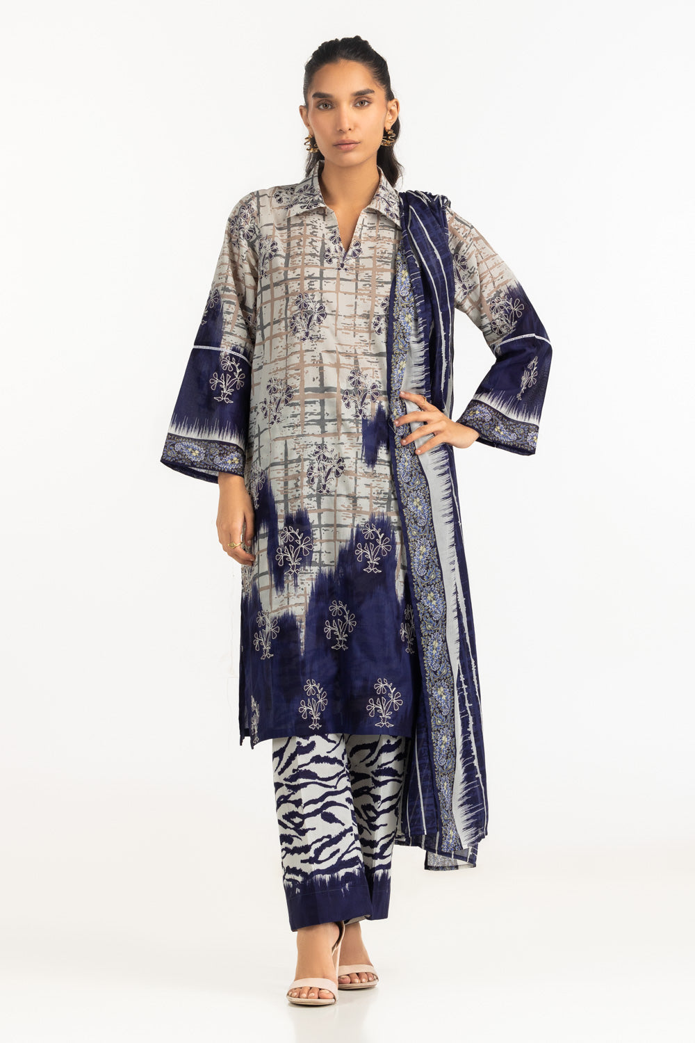 3Pc Lawn Printed Suit With Embroidered