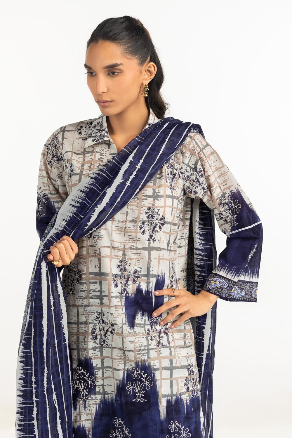 3Pc Lawn Printed Suit With Embroidered