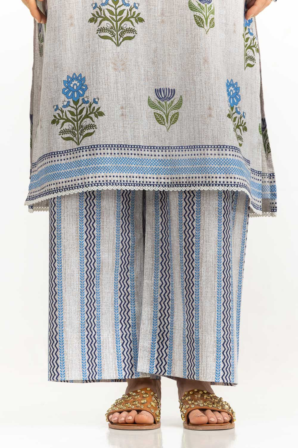 3Pc Lawn Printed Suit With Embroidered