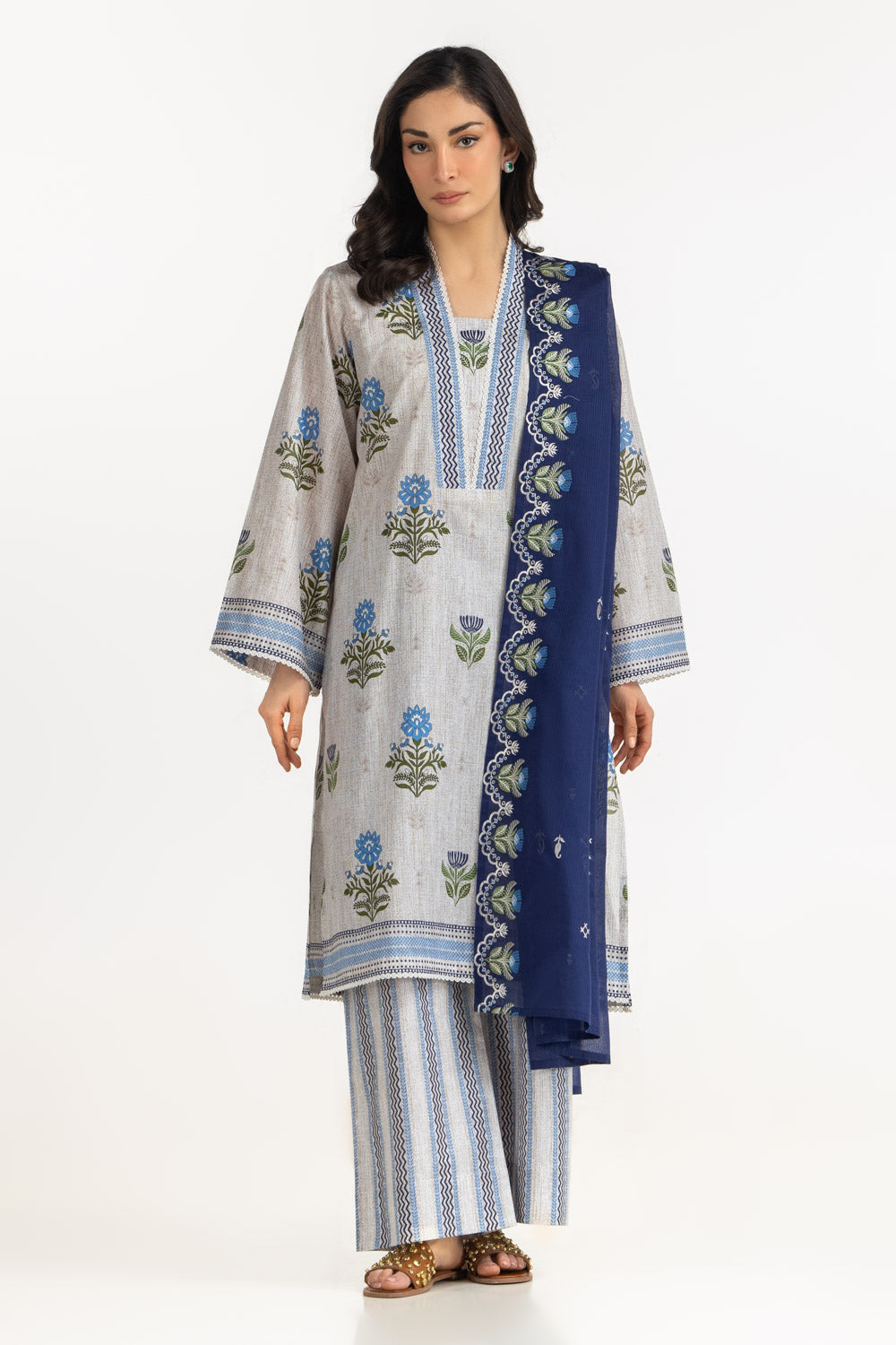 3Pc Lawn Printed Suit With Embroidered