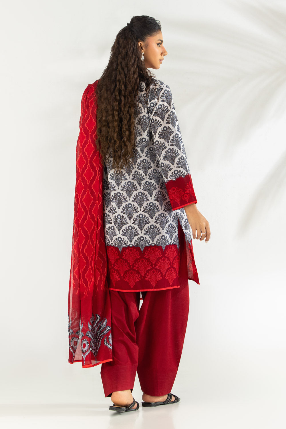3Pc Lawn Printed Suit With Embroidered