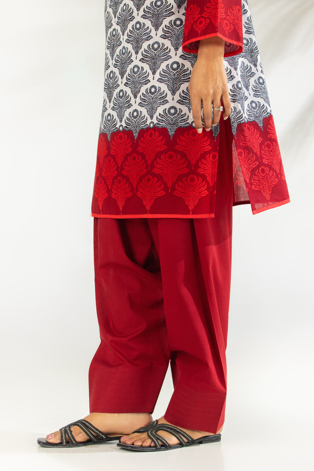 3Pc Lawn Printed Suit With Embroidered