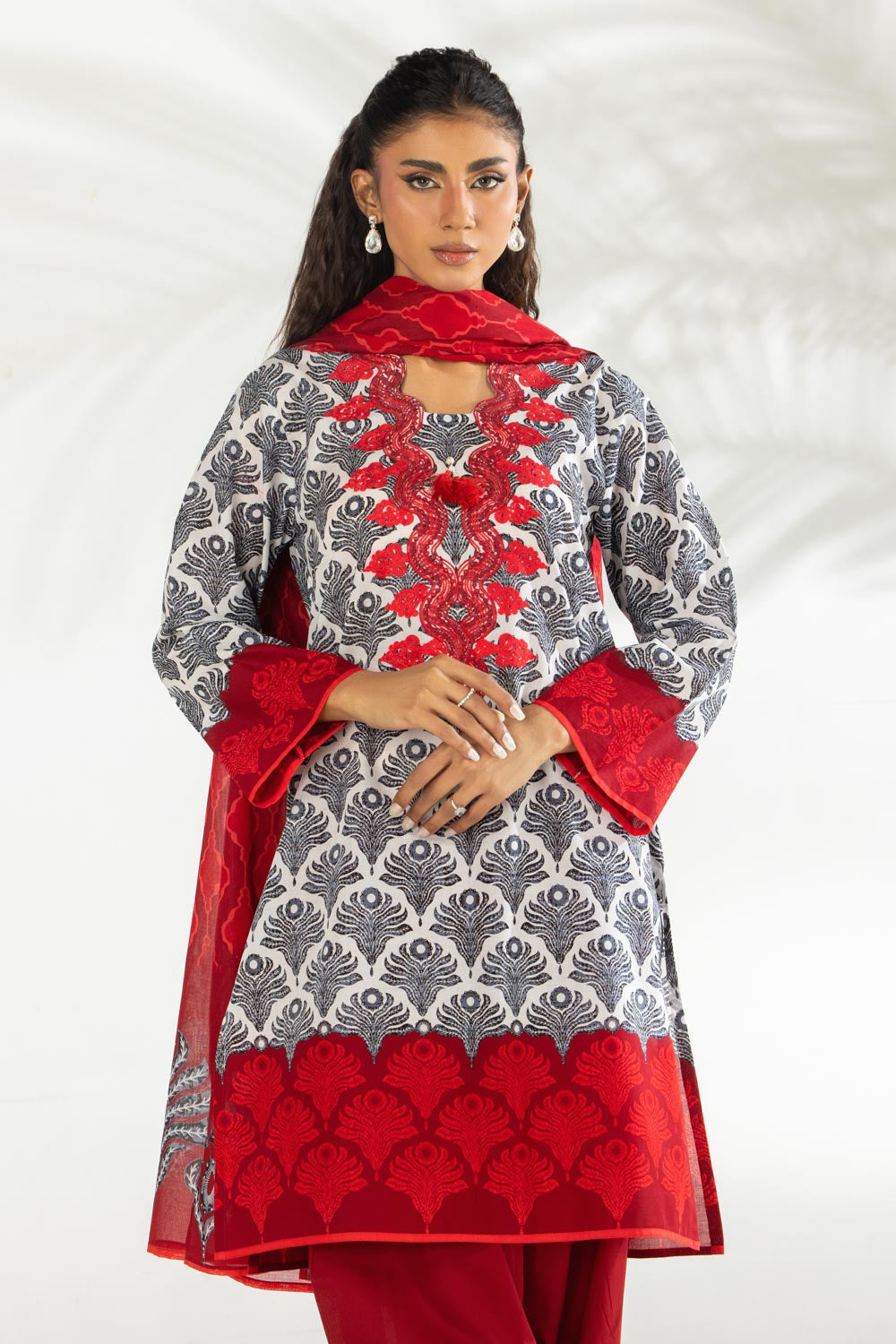 3Pc Lawn Printed Suit With Embroidered