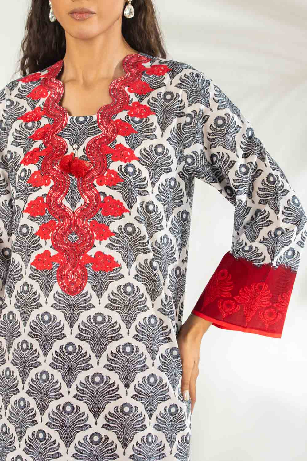 3Pc Lawn Printed Suit With Embroidered
