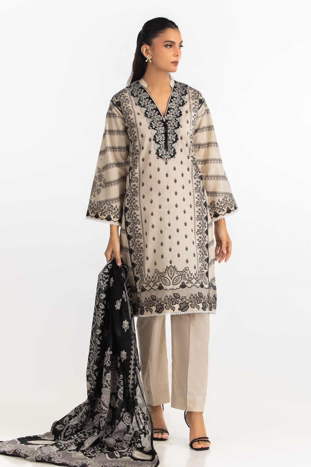 3Pc Lawn Printed Suit With Embroidered