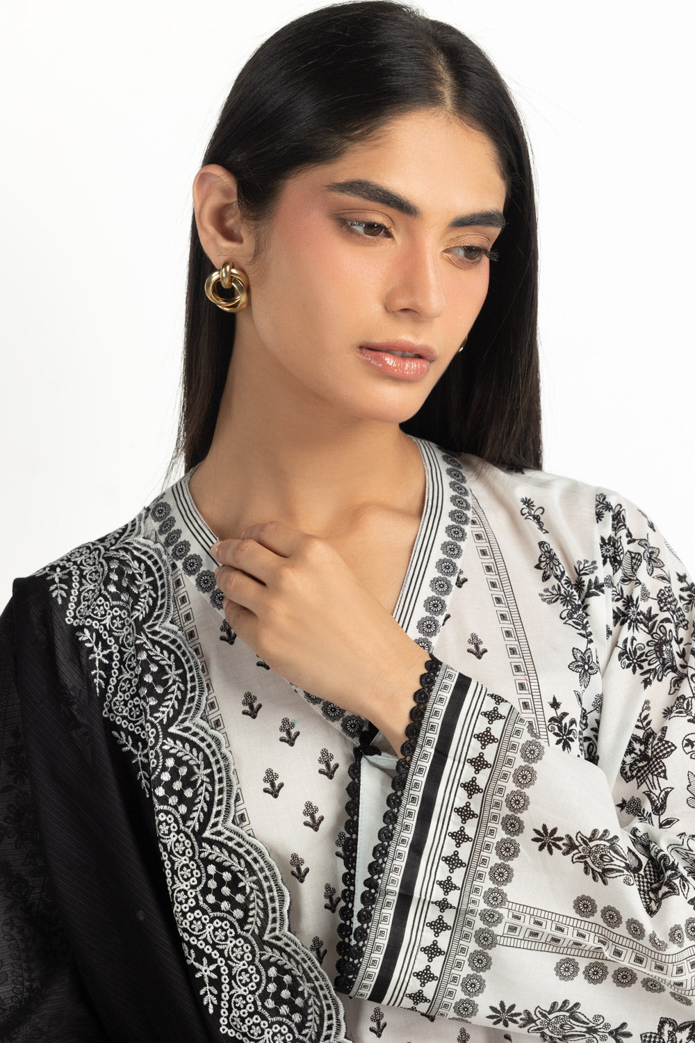 3Pc Lawn Printed Suit With Embroidered